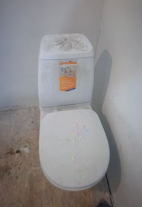 Продам унитаз б/у в хорошем состояние