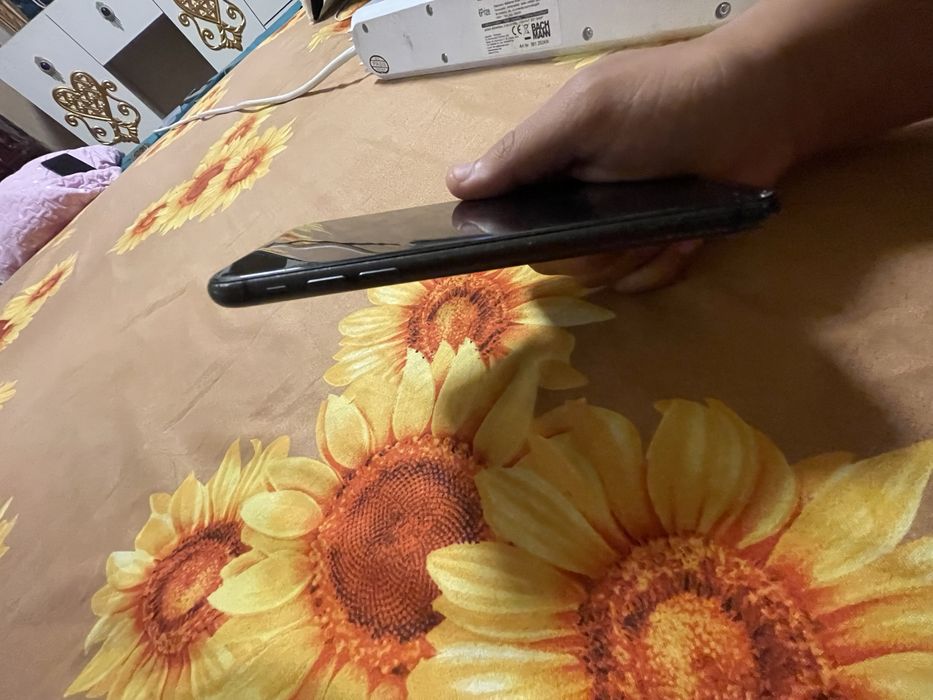Vand iphone 11 spart pe exran cand doar la pose