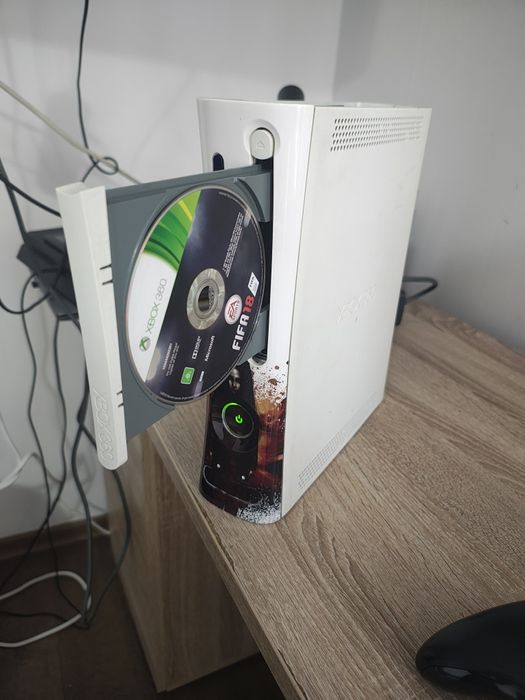 Consola Xbox 360 ediție specială – pachet complet