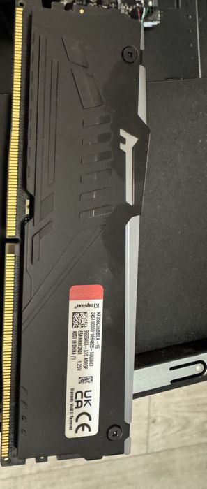 Memorie RAM 32gb DDR5 Kingston RGB