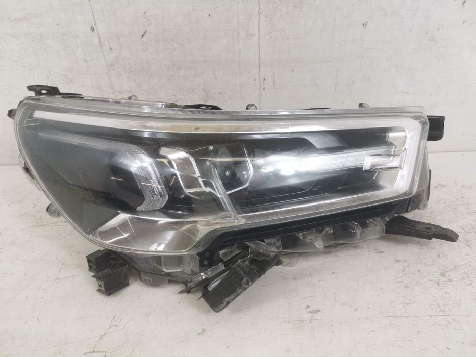 Тойота Хилукс / Toyota Hilux [Преден фар дясно Full Led Toyota Hilux 8