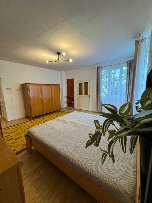 Apartament cu intrare separata, parter, curte si parcare