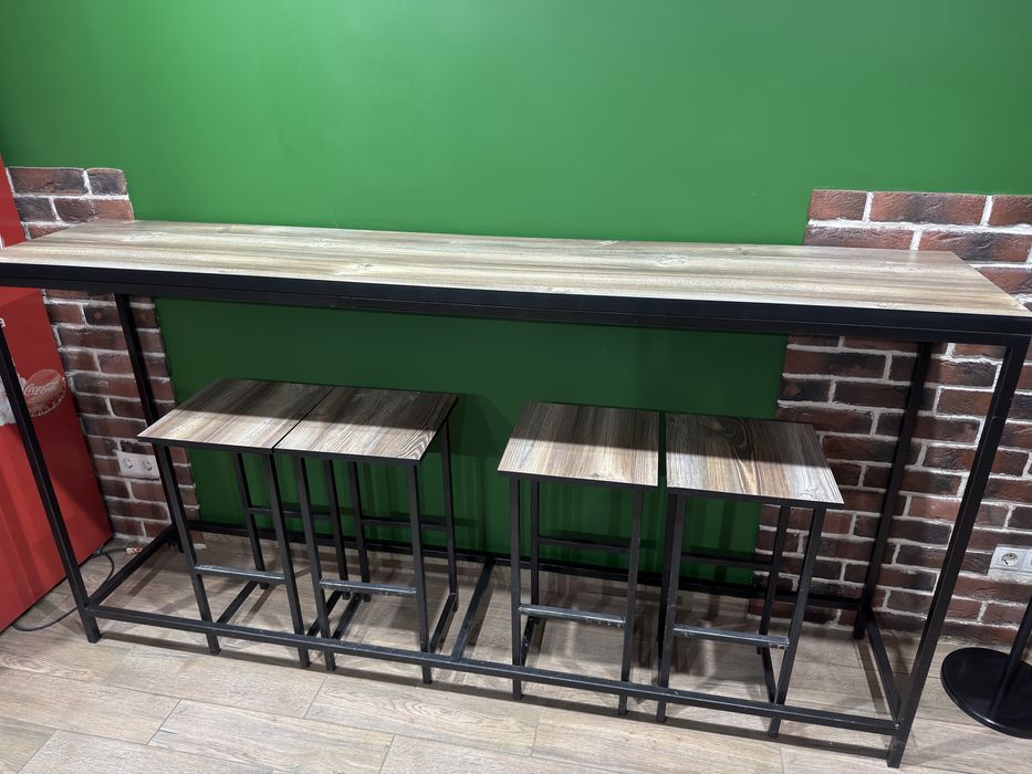 Барный стол с табуретками