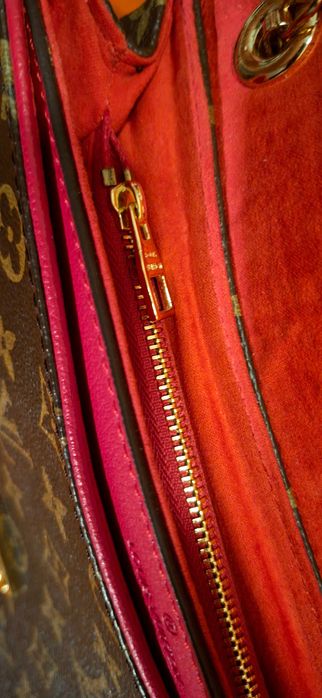 LOUIS VUITTON 'Monogram Canvas Saint Placide Cerise' В Червено