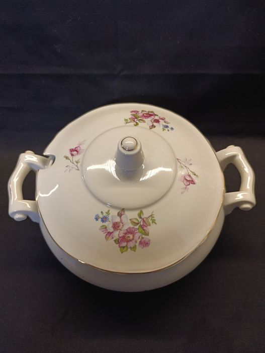 Български порцеланов супник