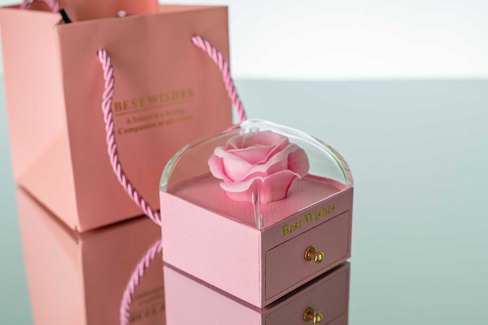 Роза Криогенна в Розова Кутия с Колие Подарък