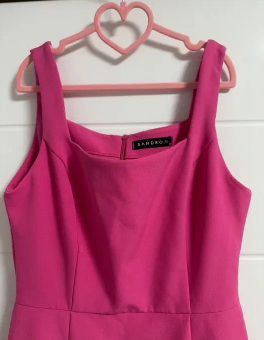 Цикламена рокля с плисе