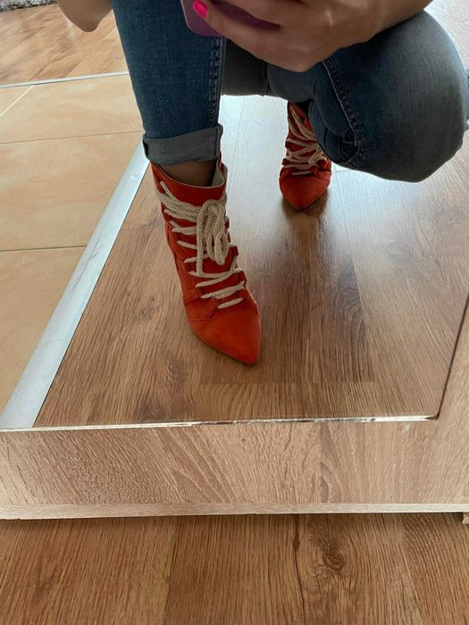 Ефектни боти с връзки