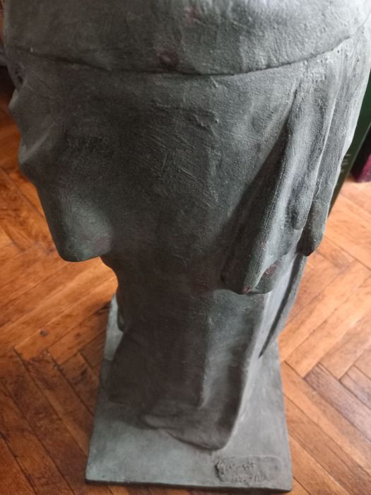 Стара Бронзова Статуя "Дева Мария с Плащеницата"