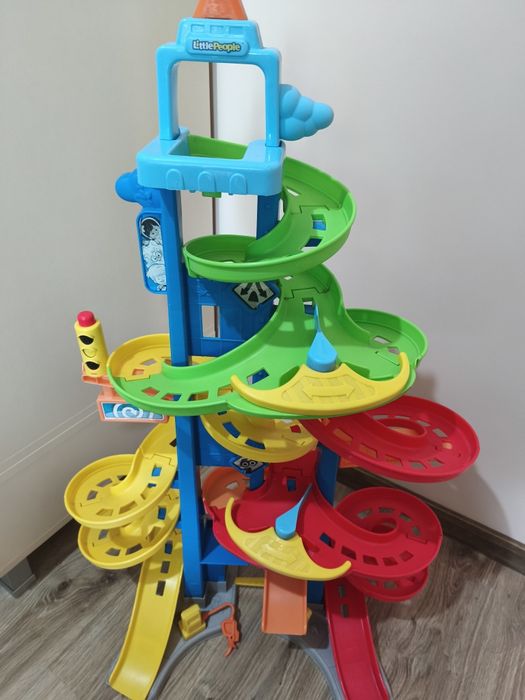 Състезателна писта Fisher price.