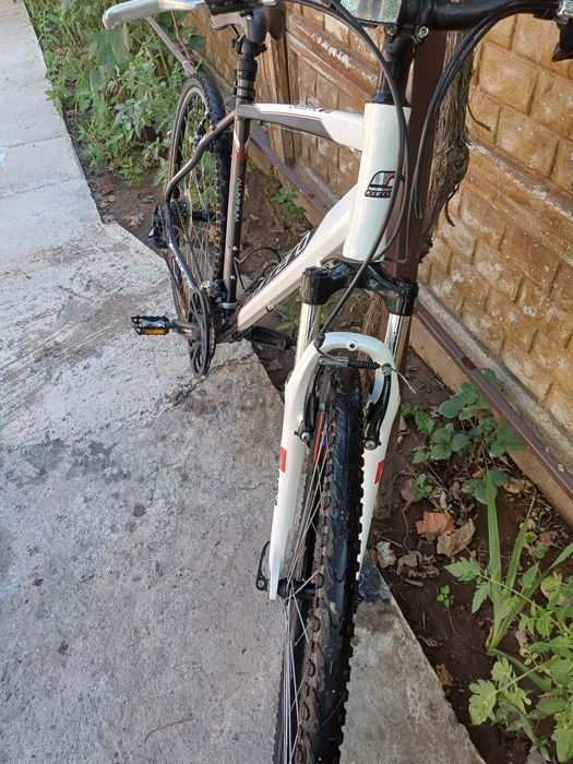 Vand bicicleta carrera roți pe 28.