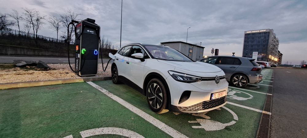 Vând VW ID 4 adus recent.