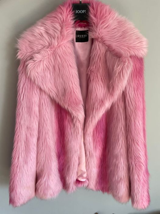 Пухено палто Guess