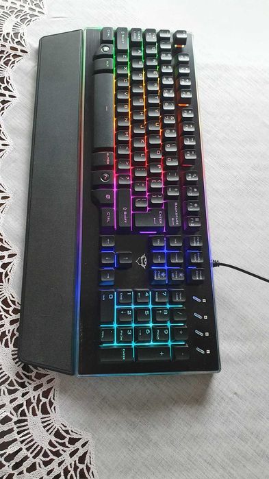 Tastatura RGB Gaming Thura semi-mecanic