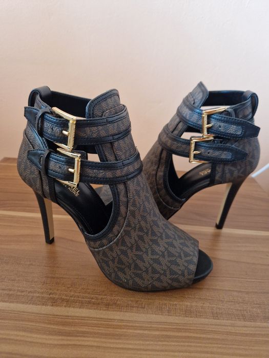 Michael Kors, Calvin Klein, HM, ZU