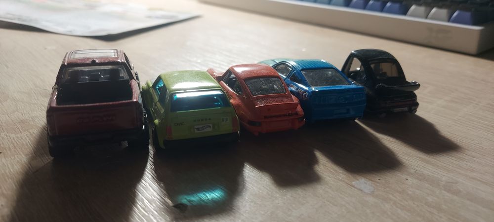 Модели 1/64 HotWheels