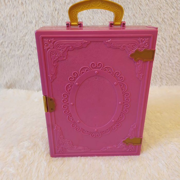 Дом замок книжка. *и556