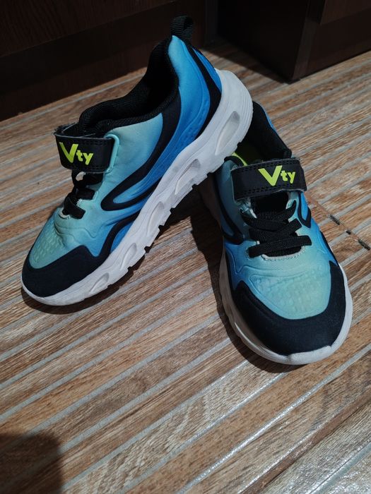 Adidași copii baieti 6-7 ani