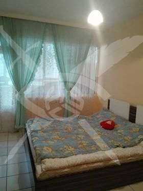 Дава се под наем Тристаен апартамент в Пловдив, Център - 80 кв.м за 432.48 € - Снимка #2