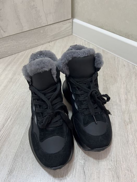 Продам новые зимние ботинки