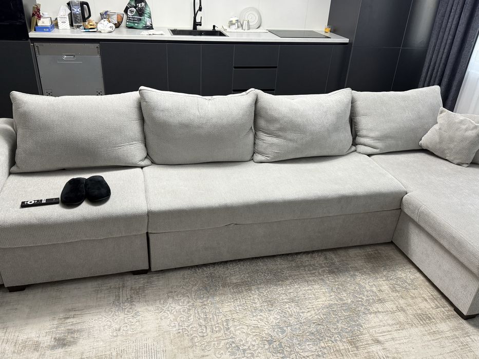 Продается почти новый уголок 3,30/1,50 .