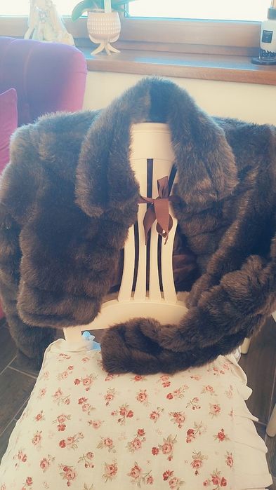 Blanita scurta eleganta