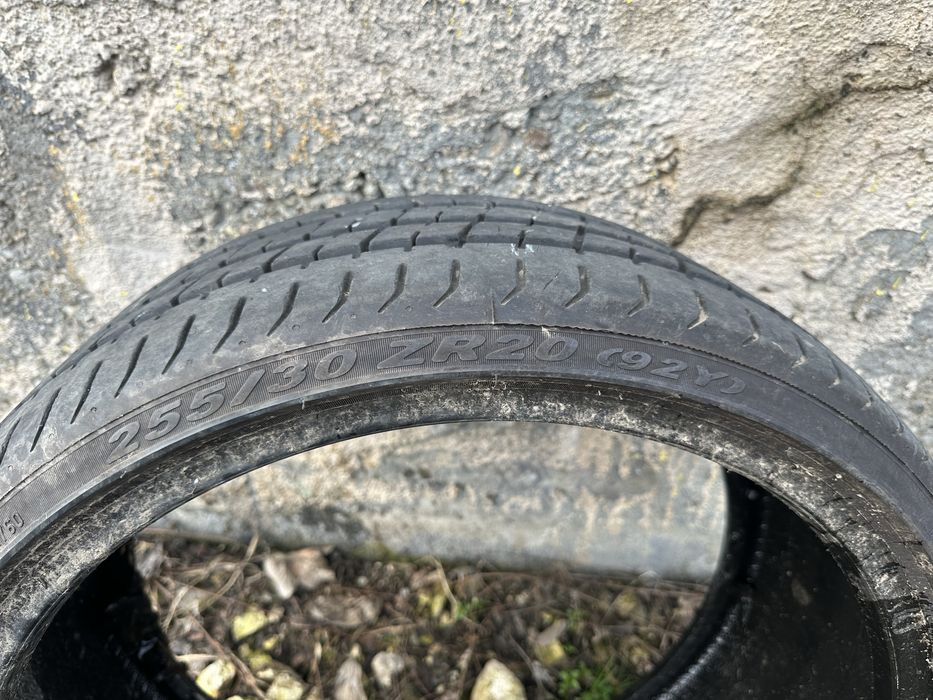 Pirelli P zero 255 30 20 DOT 2022 Почти нова