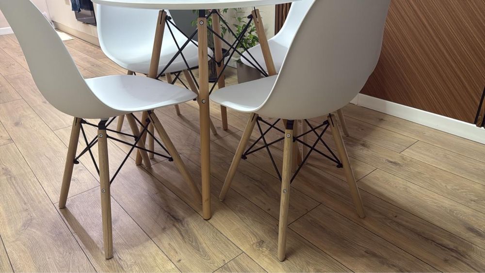 Стол со стульями