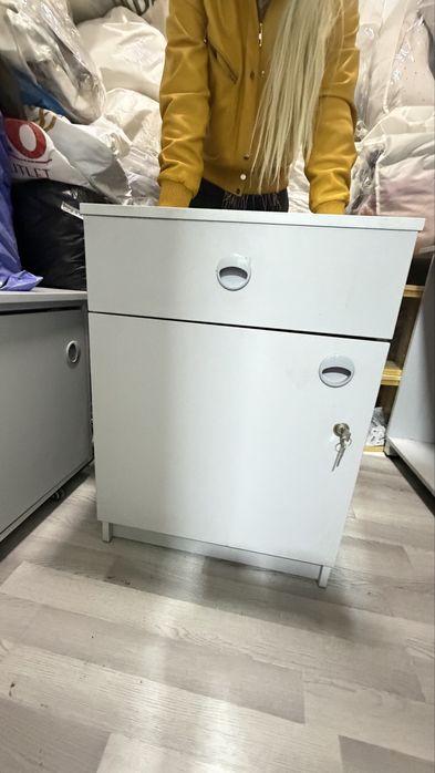 Продается ресепшен с тумбой