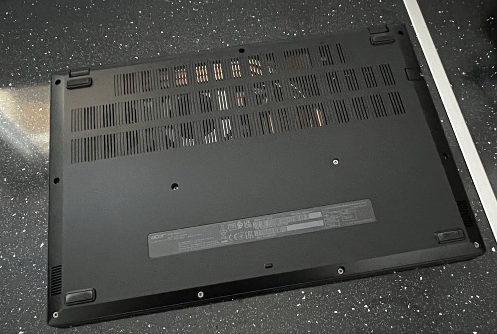 Acer Nitro V15 (Ryzen 7 7735HS + RTX 4050 6GB)