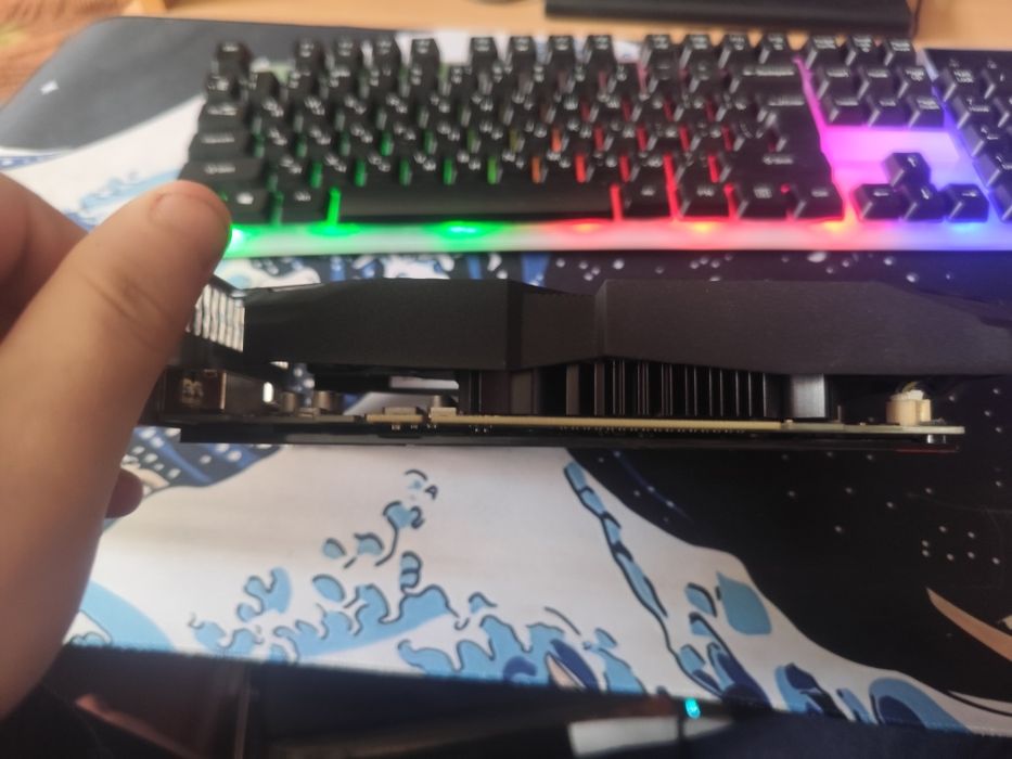 Продам видеокарту 1050ti 4gb