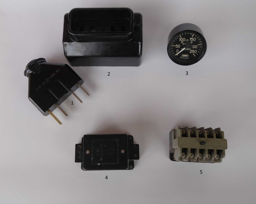 Лот-щепсел, манометър, реле...