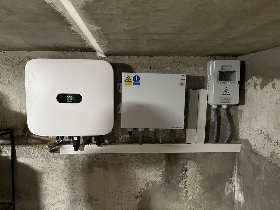 Hybrid off grid quyosh panellari ornatish batarekalik