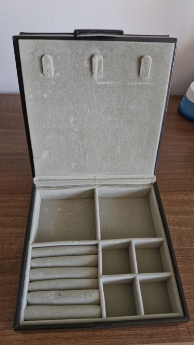 Caseta dubla pentru charmuri