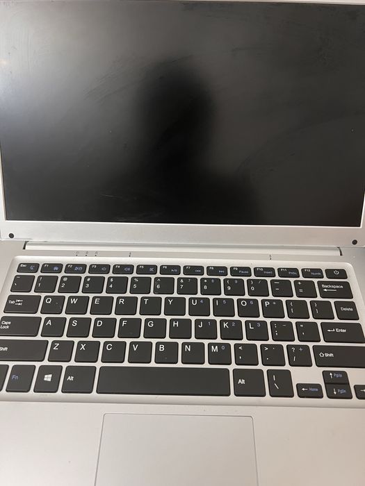 Ноутбук Американ мегатрендс.