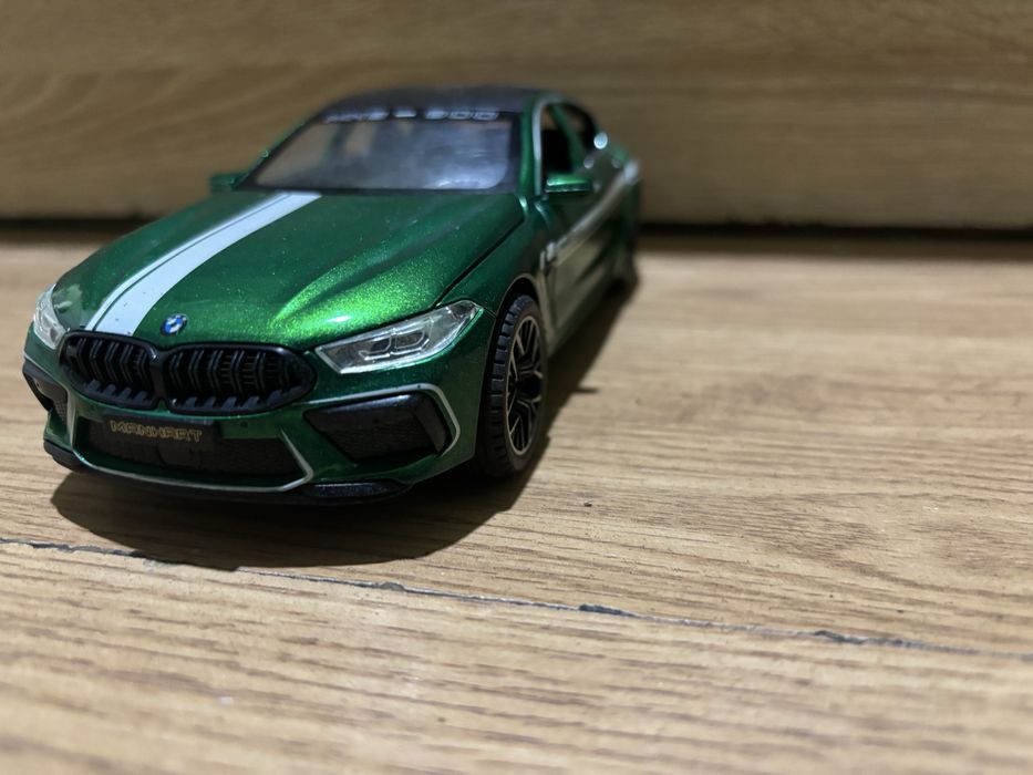 Продавам количка 1:24