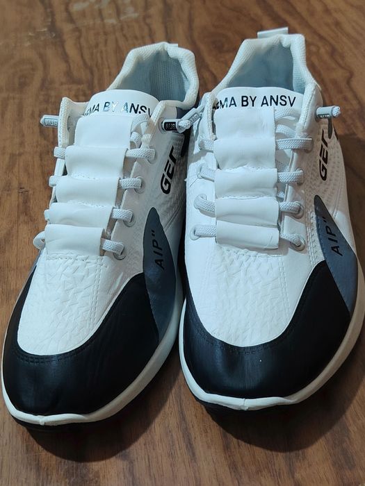 42-oʻlchamli erkaklar krossovkasi