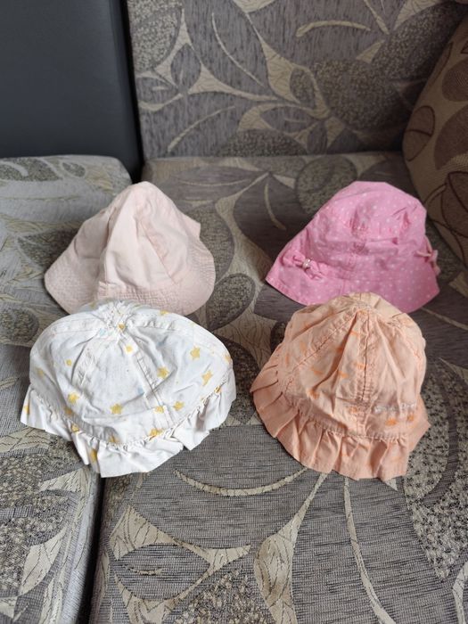 Детски шапки за момиченце