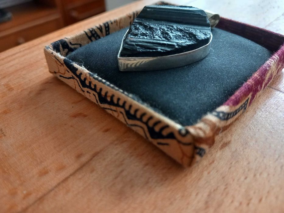 Pandantiv turmalina neagra neprelucrata