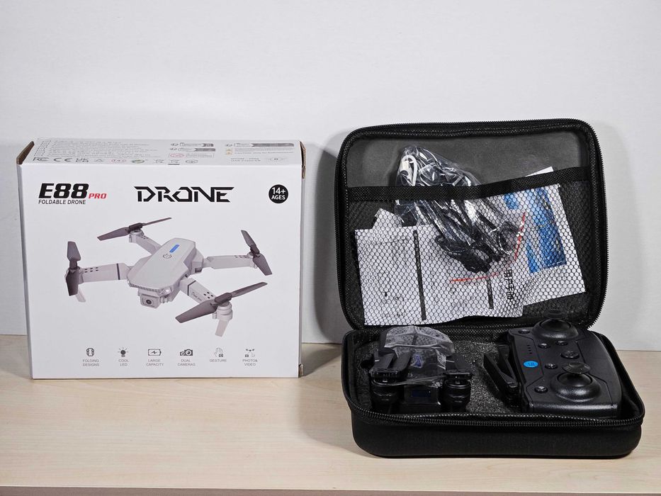 Сгъваем дрон E88 Pro с камера – комплект с куфар и дистанционно
