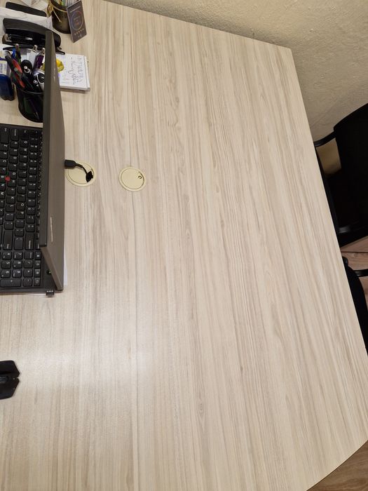 Бюро за стена - с изход за кабели