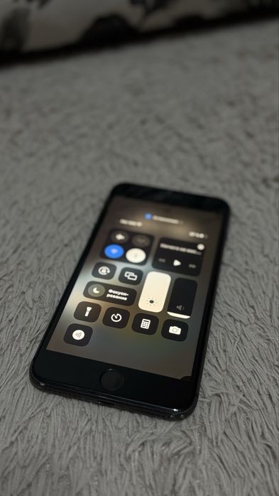 iPhone 8+ в отличном состояний