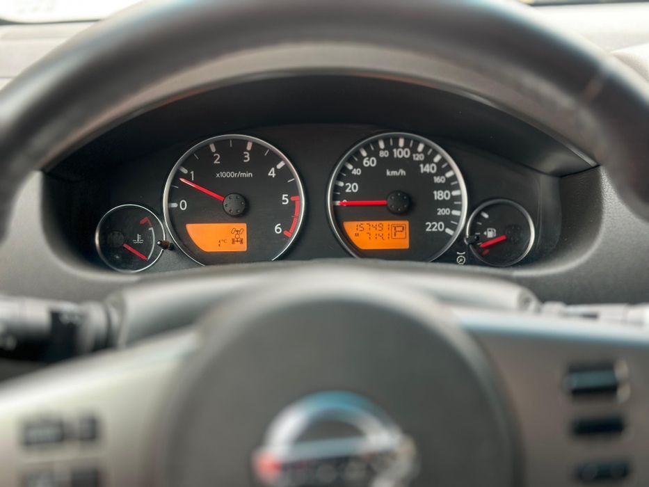 Vând Nissan pathfinder