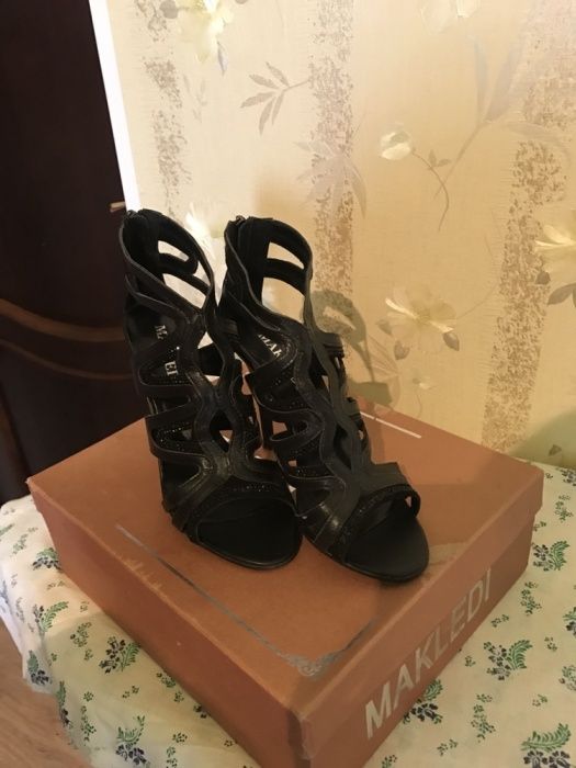 Босоножки кожаные