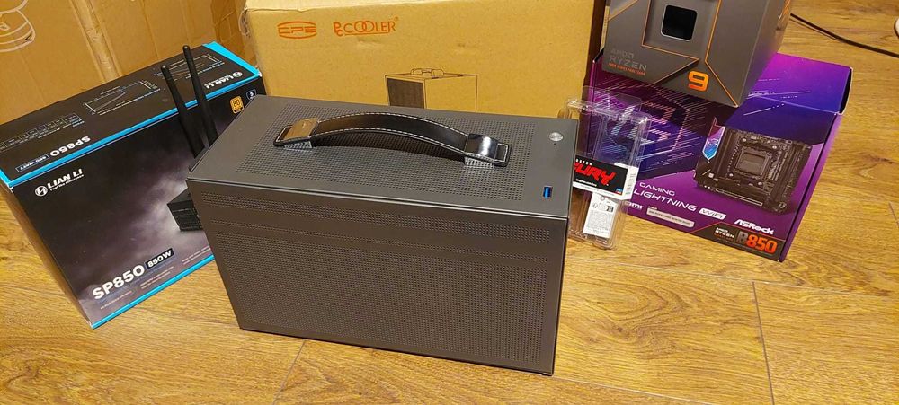 Desktop Gaming High-End Ultracompact - Perfect pentru Jocuri 4K & AI