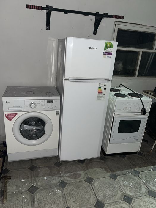 Срочно продам стиральную машину холодильник плита