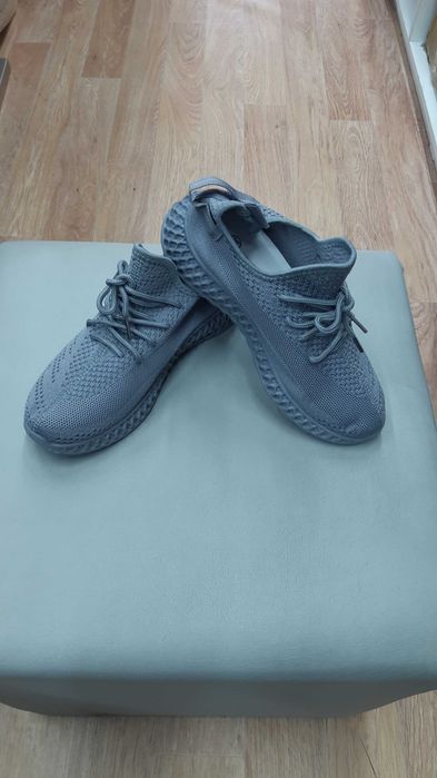 Кроссовки  новые