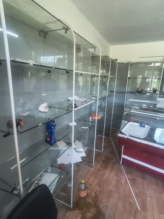 Lada pentru  mezeluri lactate și frigider pentru sucuri