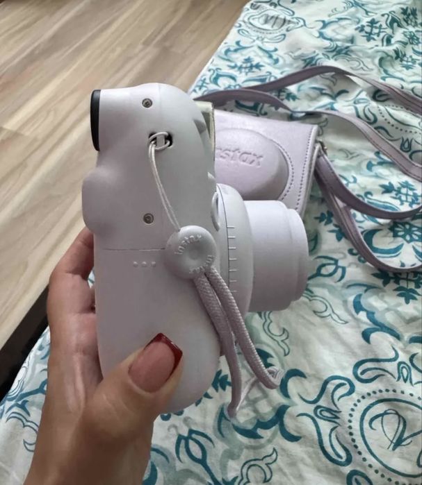 Продам instax mini 12.