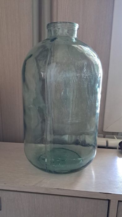 Продам банки 10 л и 5 л